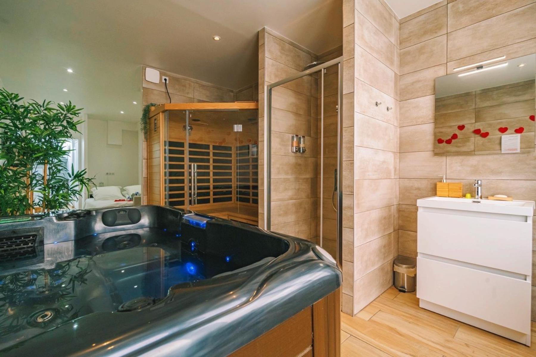 Spa Appartement O Temps Suspendu Reims Centre Sauna Et Jacuzzi Eksteriør bilde