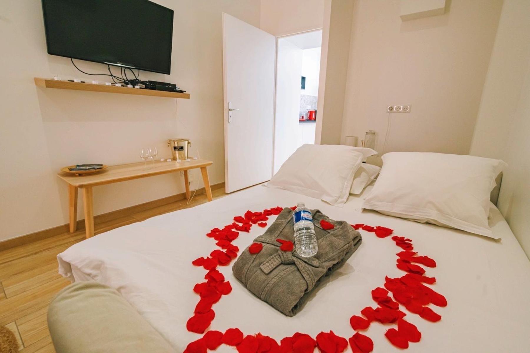 Spa Appartement O Temps Suspendu Reims Centre Sauna Et Jacuzzi Eksteriør bilde